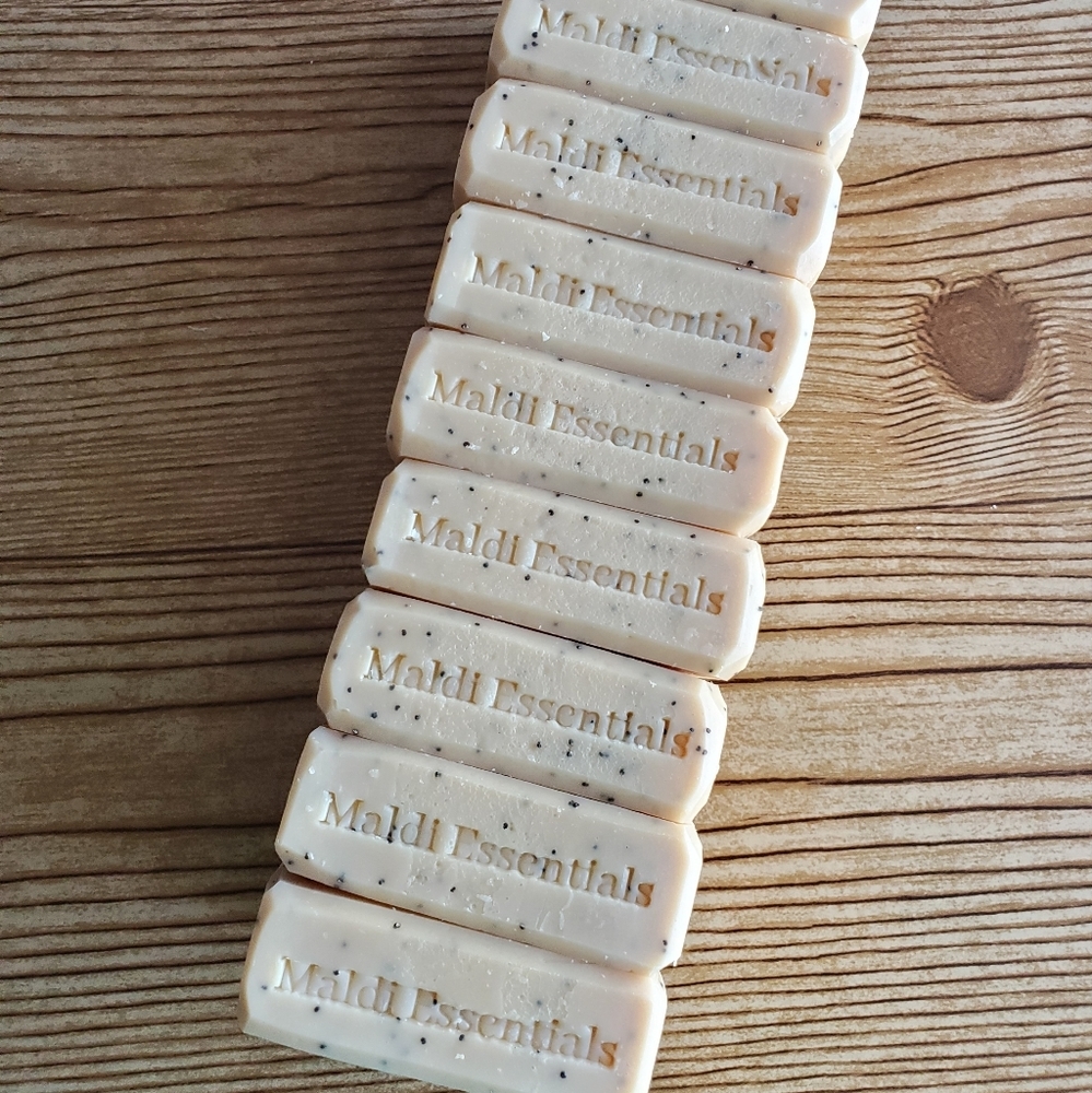 (2) Lemon & Poppy Seed Bar Soaps, Light Lemon & Coconut Scent - Picture 5 of 6